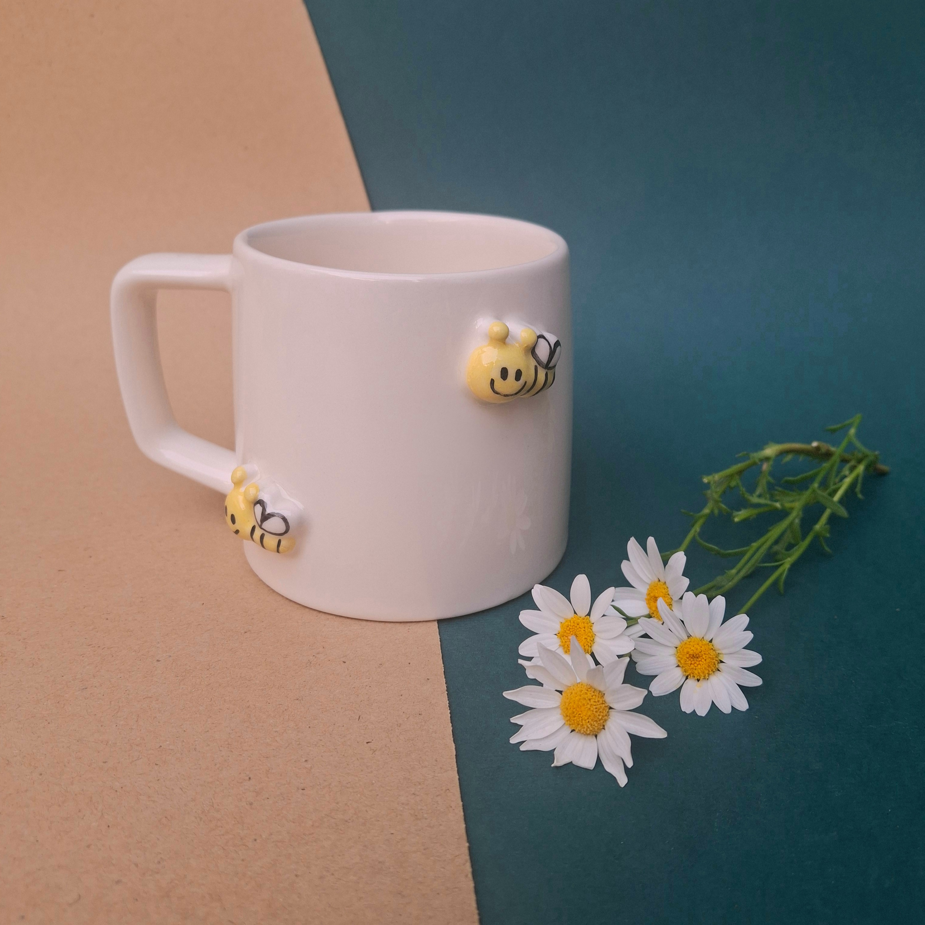 ماگ سرامیکی برجسته طرح زنبور
